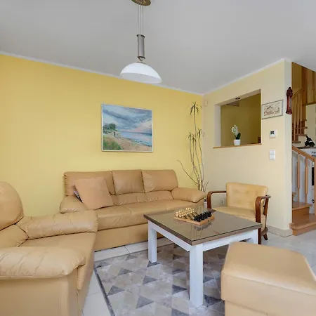Holiday home Przestronny Dom Z Ogrodem Oraz Kortem Tenisowym By Renters Grzybowo (West Pomeranian)