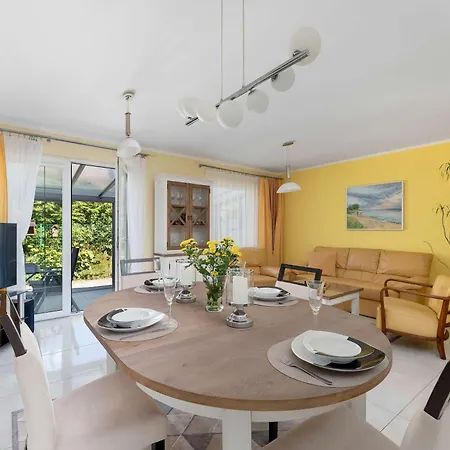 Holiday home Przestronny Dom Z Ogrodem Oraz Kortem Tenisowym By Renters