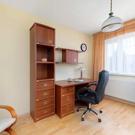 Przestronny Dom Z Ogrodem Oraz Kortem Tenisowym By Renters غجيبوفو