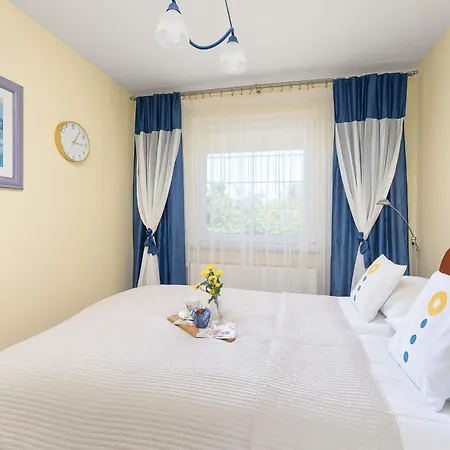Przestronny Dom Z Ogrodem Oraz Kortem Tenisowym By Renters بيت للعطل