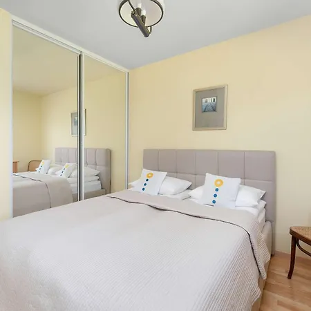 Przestronny Dom Z Ogrodem Oraz Kortem Tenisowym By Renters