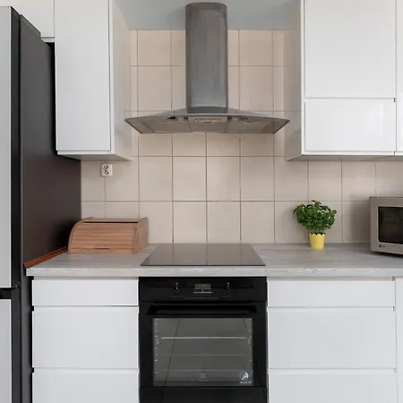 Przestronny Dom Z Ogrodem Oraz Kortem Tenisowym By Renters