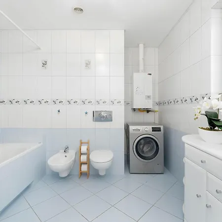Przestronny Dom Z Ogrodem Oraz Kortem Tenisowym By Renters بيت للعطل *