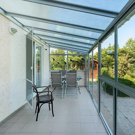 Przestronny Dom Z Ogrodem Oraz Kortem Tenisowym By Renters *